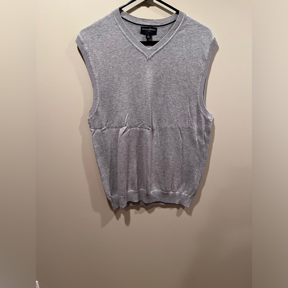 Banana republic like new men’s vest